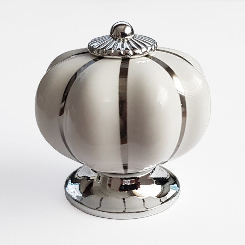 Puxador Porcelana Abóbora Branco e Cromado - C1012