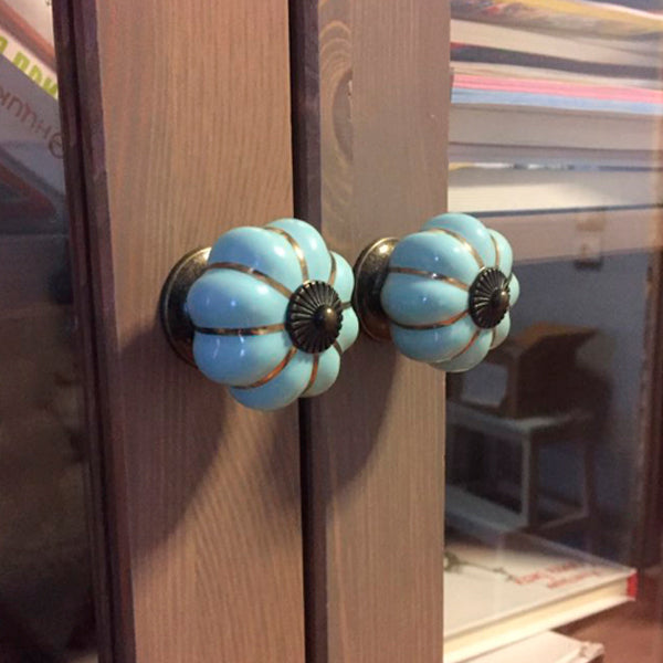 Puxador Porcelana Abóbora Azul Claro e Base Bronze - C1019