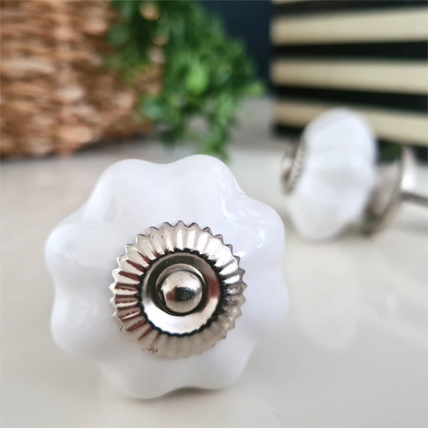 Puxador Porcelana Abóbora Branco e Base Cromada - C1022