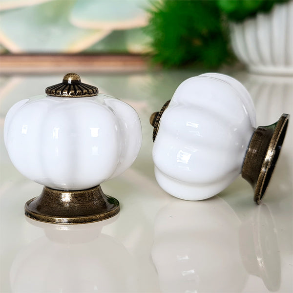 Puxador Porcelana Abóbora Branco e Base Bronze - C1036