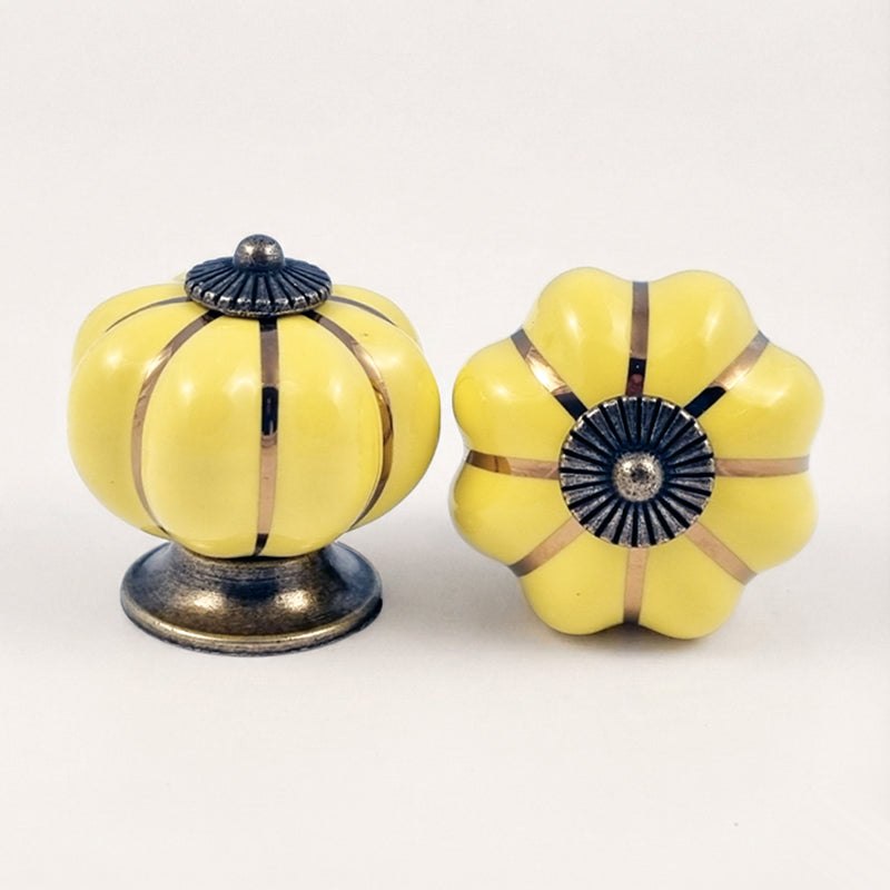 Puxador Porcelana Abóbora Amarelo Claro e Base Bronze - C1039