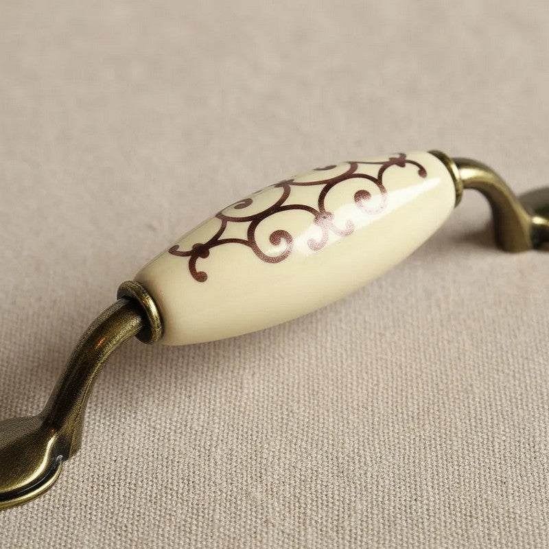 Puxador Metal e Porcelana Marfim Des Dourado 96mm - C1574