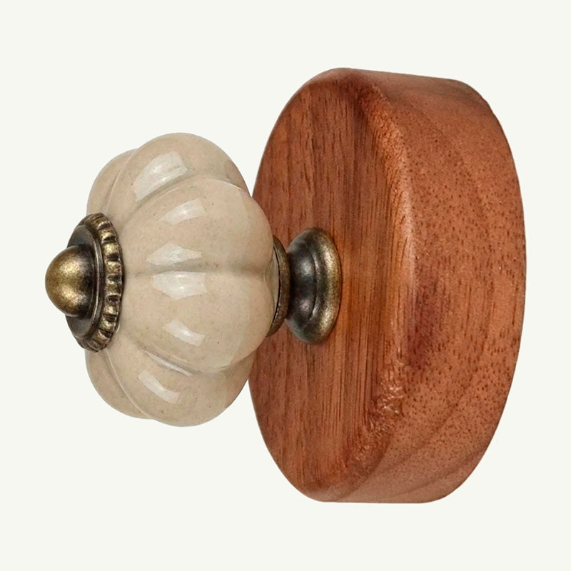 Gancho Parede Base Madeira e Porcelana Areia - C4083