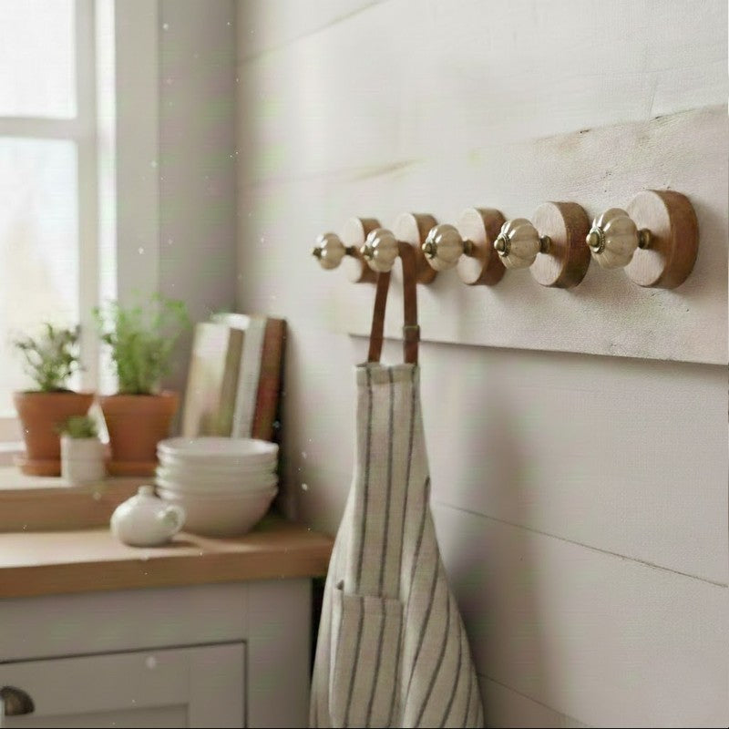 Gancho Parede Base Madeira e Porcelana Areia - C4083