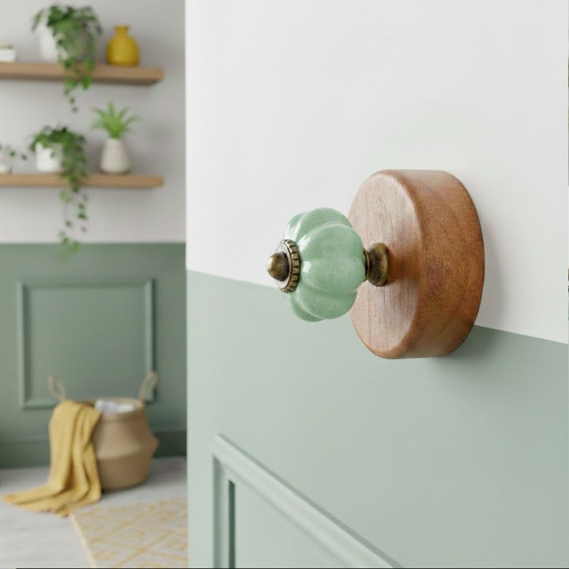 Gancho Parede Base Madeira e Porcelana Verde Claro - C4084