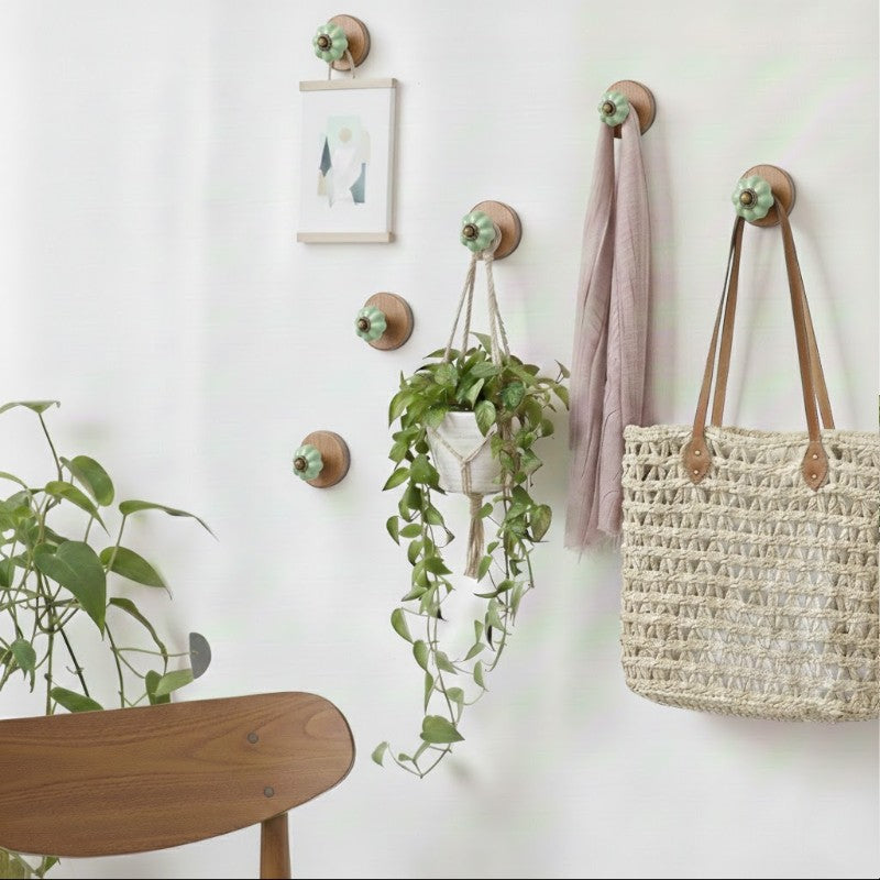 Gancho Parede Base Madeira e Porcelana Verde Claro - C4084