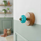 Gancho Parede Base Madeira e Porcelana Azul Claro - C4085