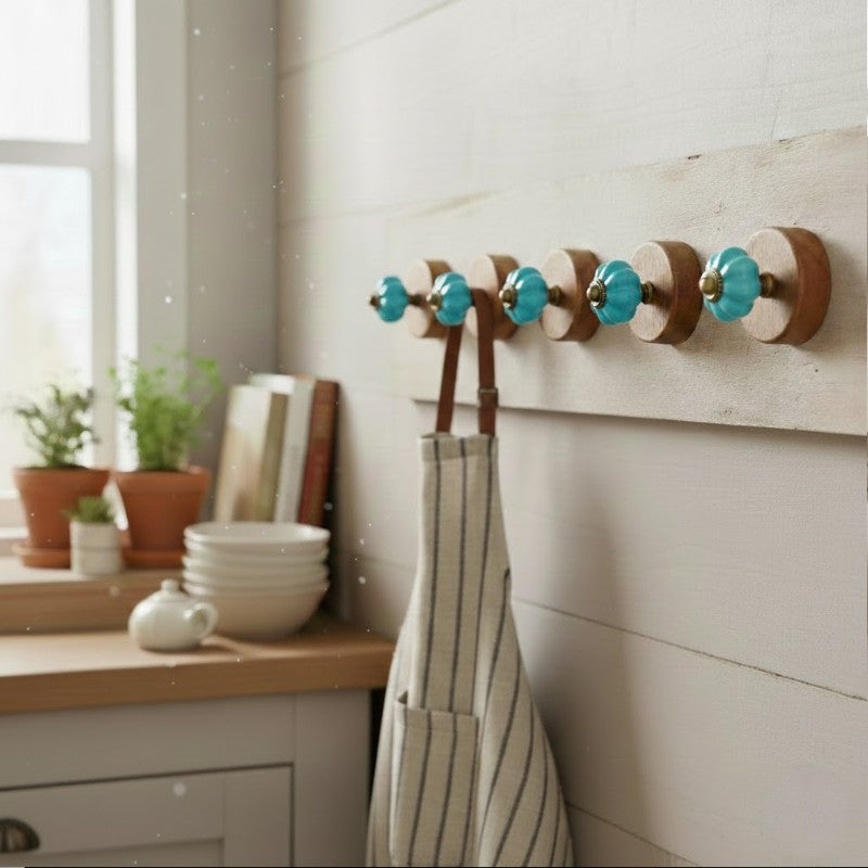 Gancho Parede Base Madeira e Porcelana Azul Claro - C4085