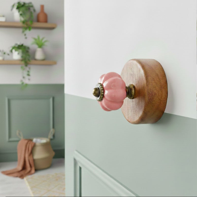 Gancho Parede Base Madeira e Porcelana Rosa - C4086