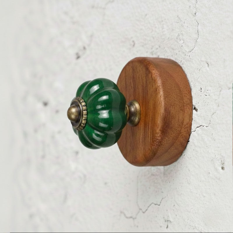 Gancho Parede Base Madeira e Porcelana Verde Escuro - C4087