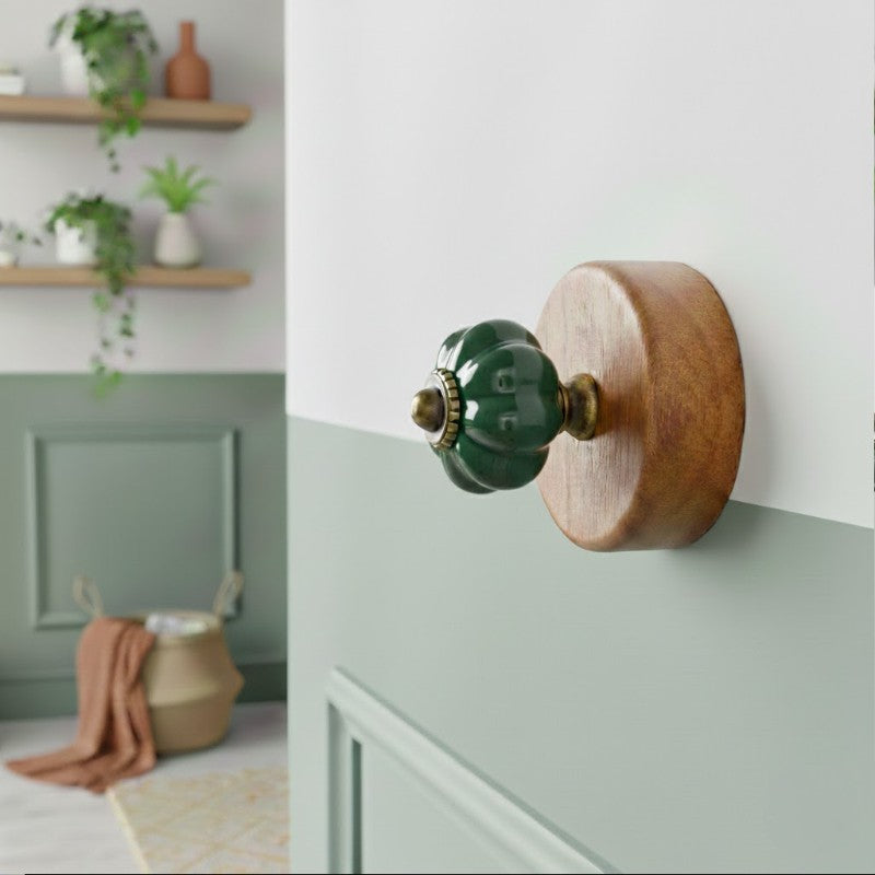 Gancho Parede Base Madeira e Porcelana Verde Escuro - C4087