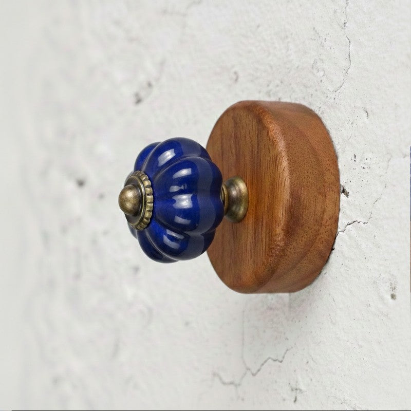 Gancho Parede Base Madeira e Porcelana Azul Escuro - C4088
