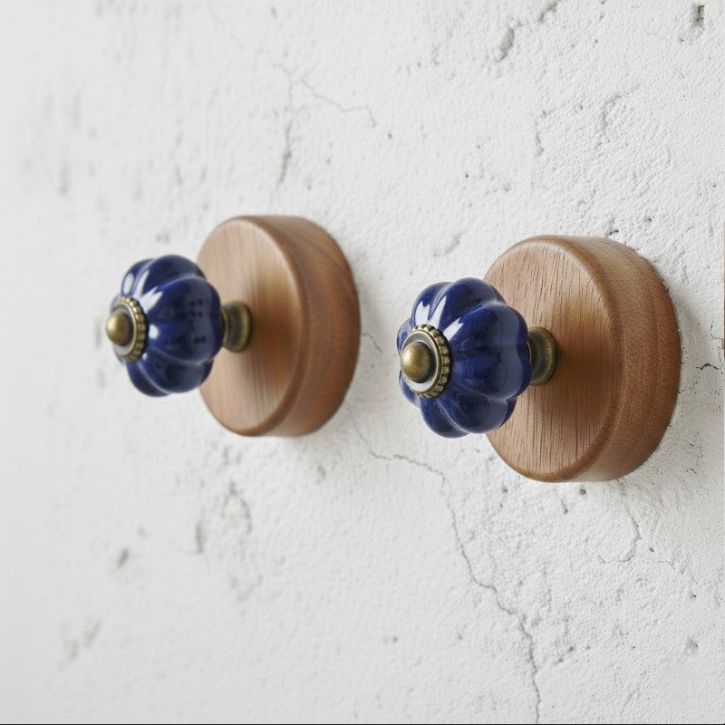 Gancho Parede Base Madeira e Porcelana Azul Escuro - C4088