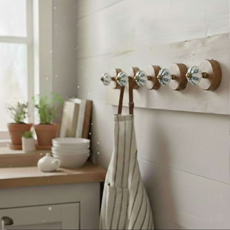 Gancho Parede Base Madeira e Porcelana Branca - C4091